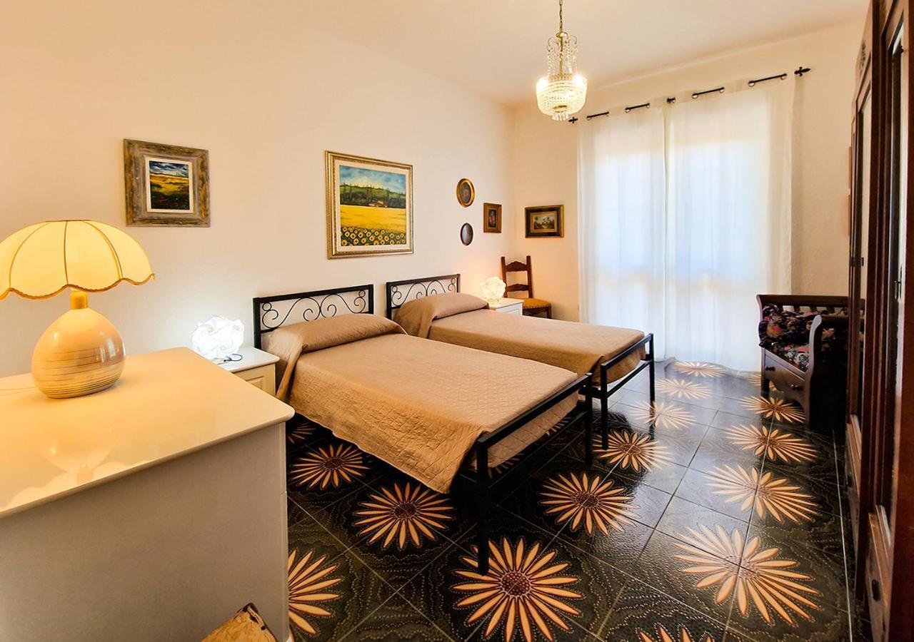 Murphy Holiday Homes - Residenza Nadia Ла-Маддалена Екстер'єр фото